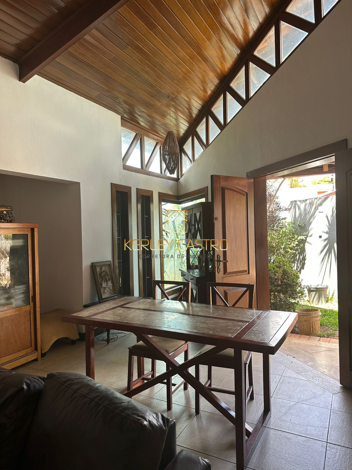 VENDO ÓTIMA CASA NO BAIRRO SANTA RITA 